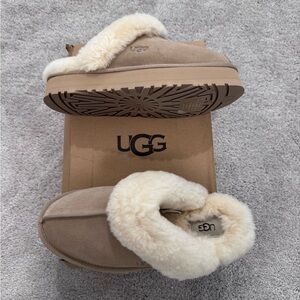 UGG platform Slip-On Clogs